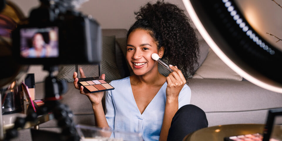 Girl shooting a makeup vlog with mirrorless and lighting