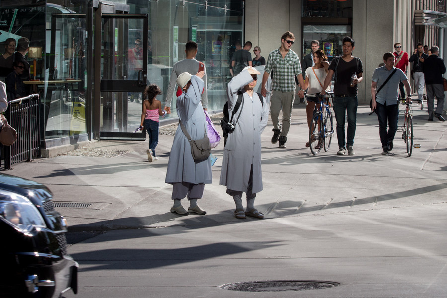 Michael Nichols - Tourists in the Sun